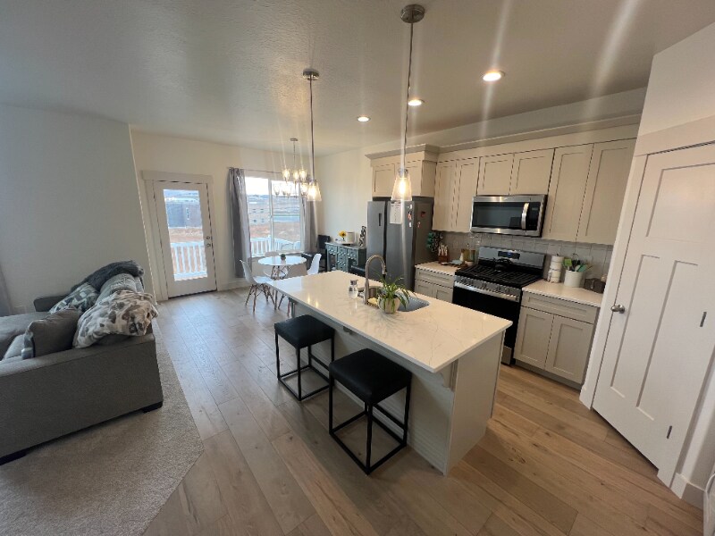 987 W Coral Charm Wy, Saratoga Springs, UT 84043 Townhome Rentals in