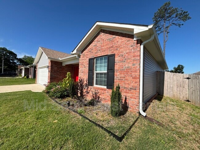 Building Photo - 107 Magnolia Cr