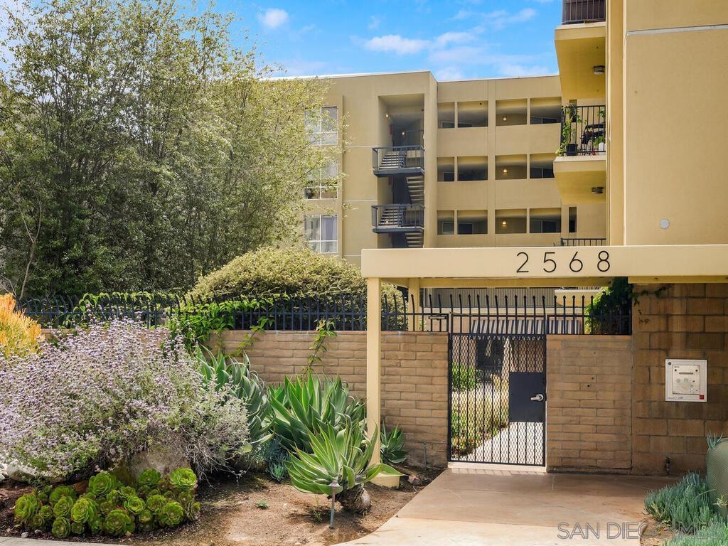 Foto principal - 2568 Albatross St
