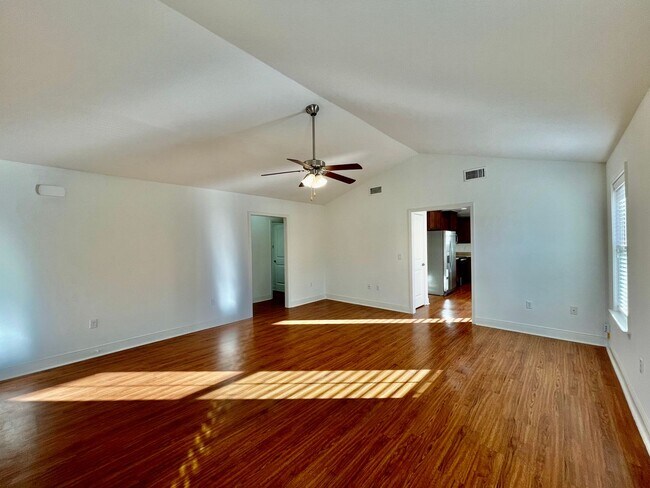 Building Photo - WEST FAIRHOPE IN HUNTINGTON WOODS