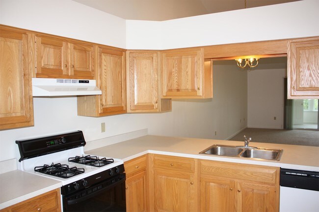 Building Photo - 2113 Shady Oak Dr