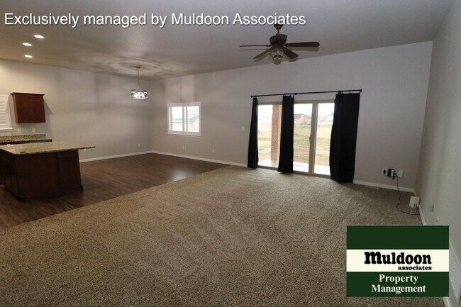 Foto del edificio - Gorgeous Pueblo West home.  Available now!