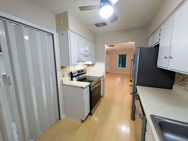 Building Photo - 6255 Bedford Dr