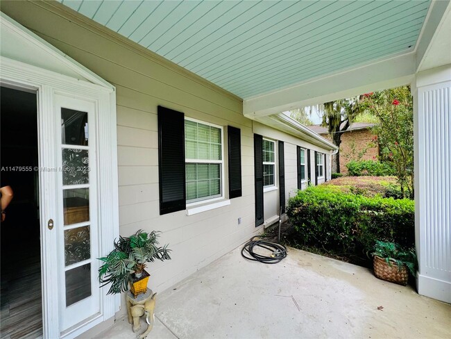 Building Photo - 6411 SW 35th Way