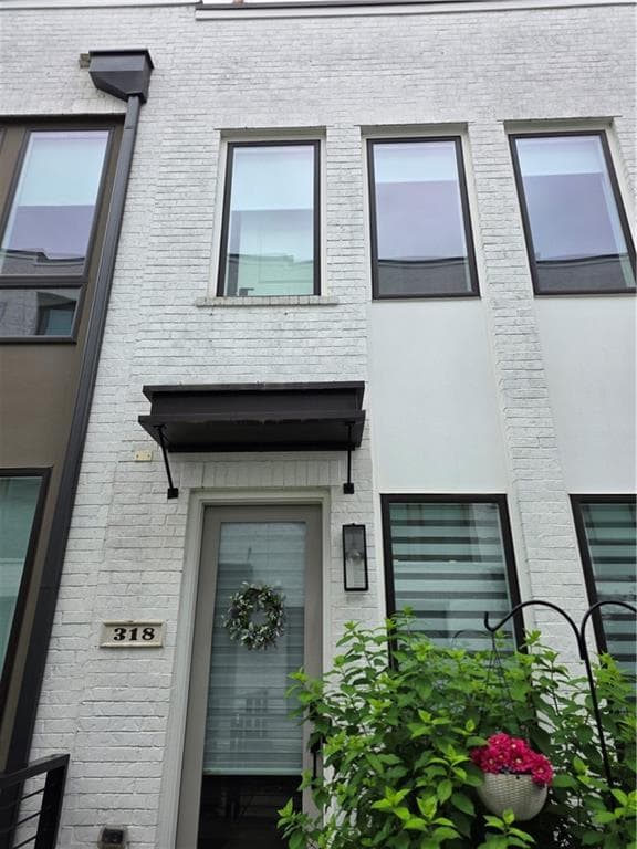 Building Photo - 318 Gibson St SE