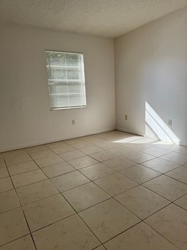 Building Photo - 3020 Allred Dr - Apt B