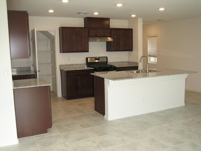 Foto del edificio - Beautiful 3 Bd, 2.5 bt Two Story home in a gated community with 2 car garage.