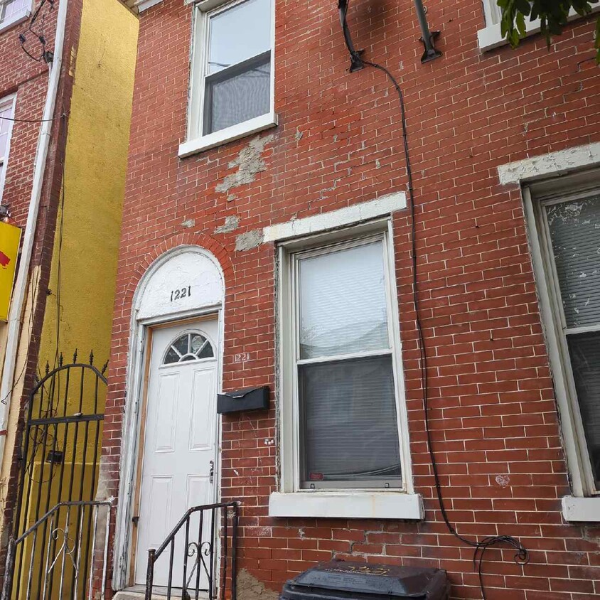 Primary Photo - 1221 W 4th St