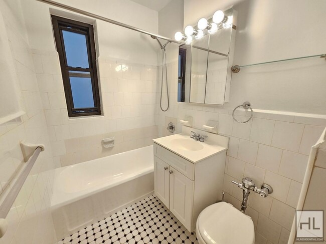 Building Photo - Studio Apartment in Gramercy Park | 4th Fl...