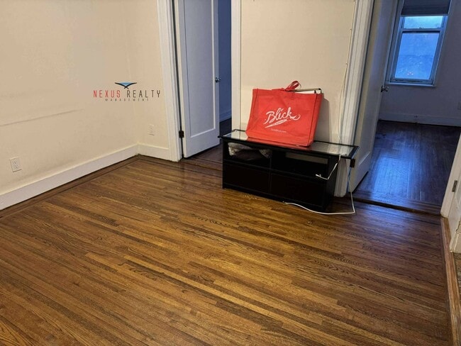 Foto del edificio - 43-22 58th St