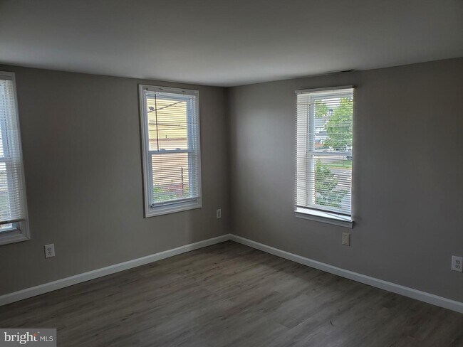 Foto del edificio - 126 N Burlington St