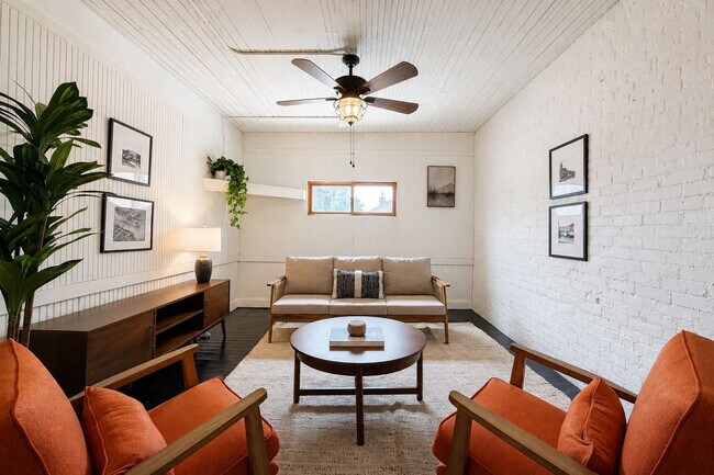 Foto del edificio - 210 1/2 West Wisconsin Avenue-SI ID1623204P