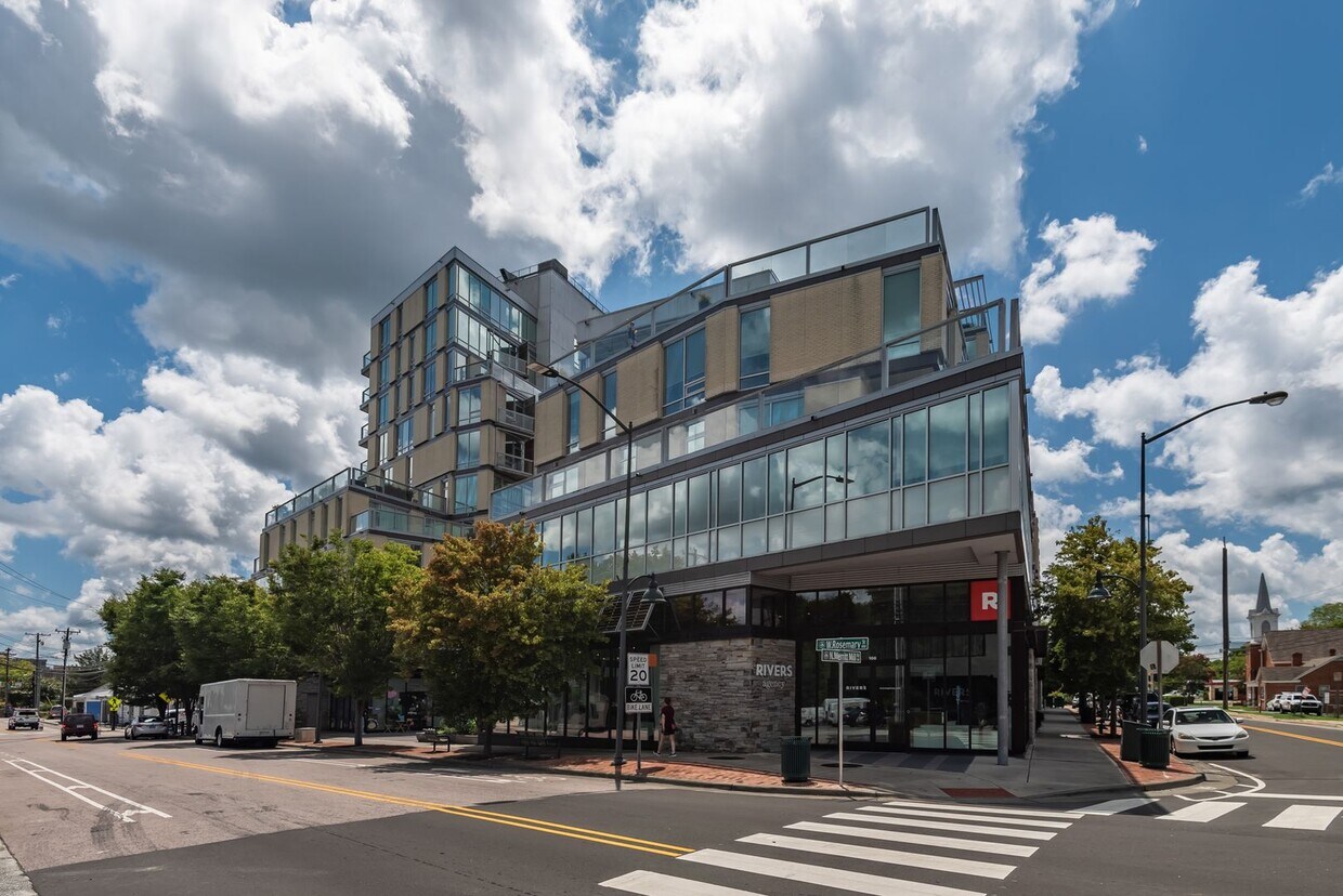 Foto principal - Modern Luxury Condo with Prime Location in...