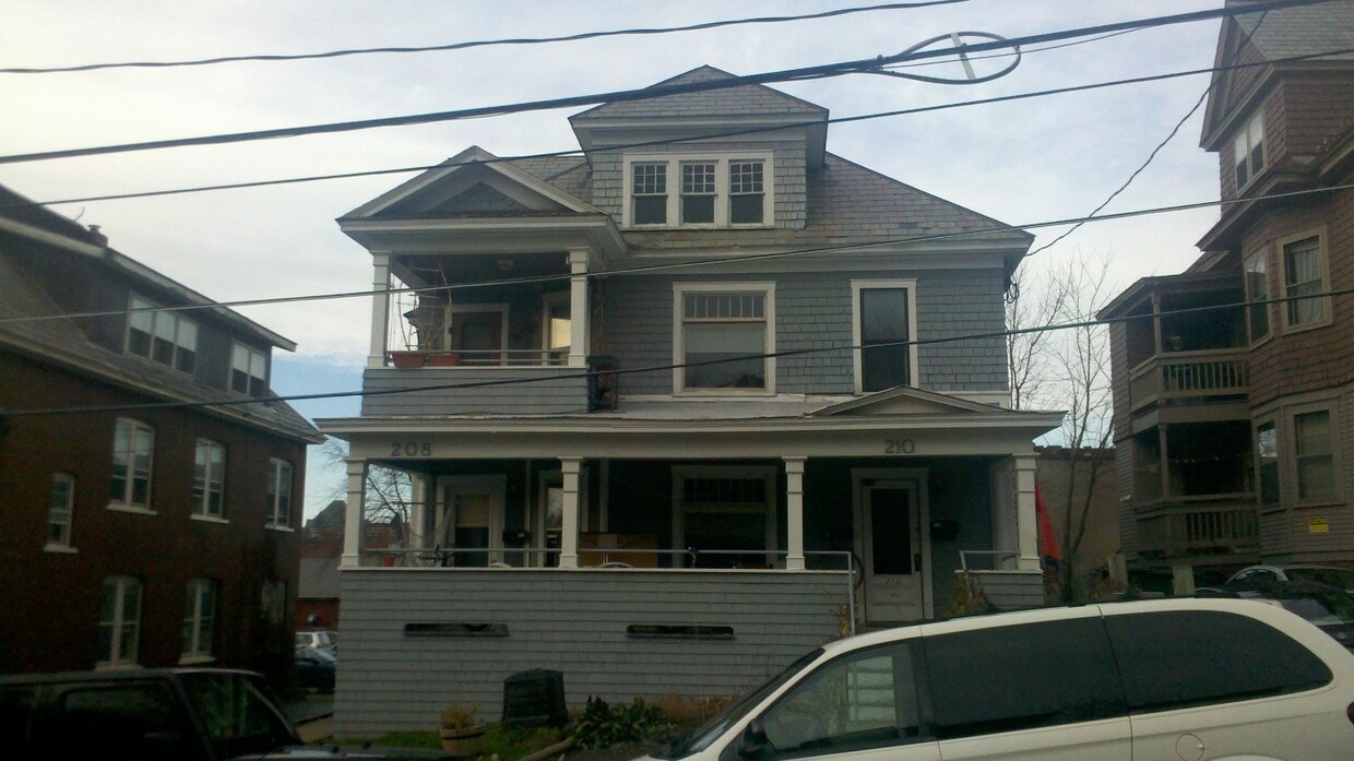Building Photo - 208 King Street