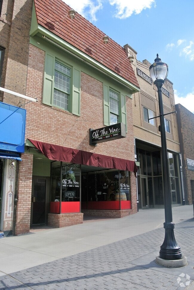 Building Photo - 15 Main St S