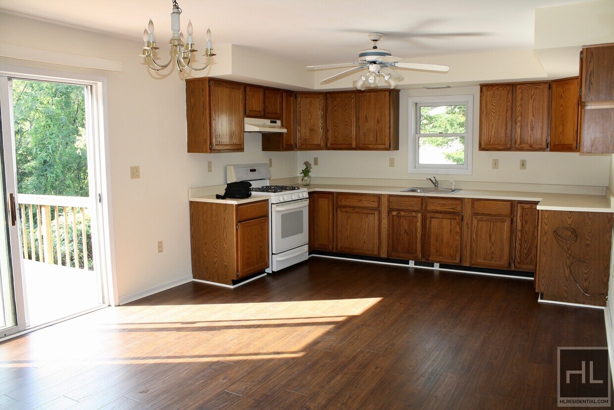 105 E Osborne Ave Unit 1, Peekskill, NY 10566 Room for Rent in