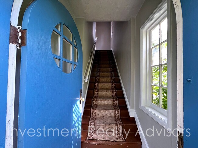 Foto del edificio - Charming Apartment With Bonus Room!