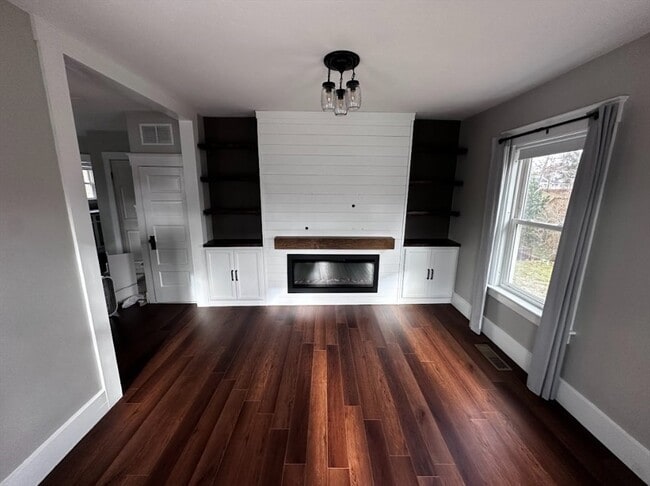 Building Photo - 47 Water St