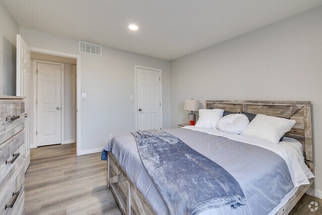 1BR, 1BA- 725SF - Stonebrook Gated Community