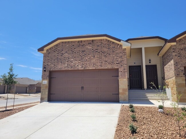 Foto del edificio - Move-In Ready Luxury Duplex in Converse! Easy Access to Ft. SAM & Randolph AFB