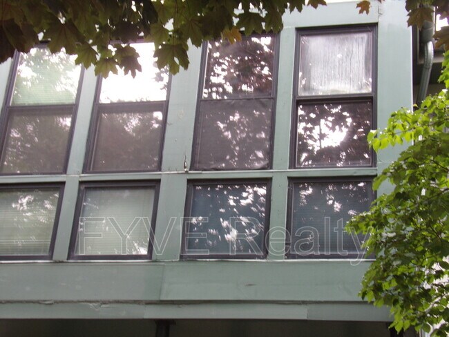 Building Photo - 39 S 16th St