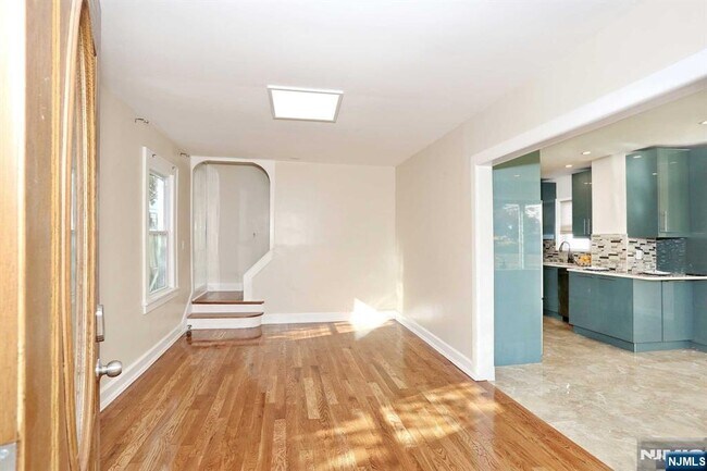 Building Photo - 7-09-9 Campbell Rd