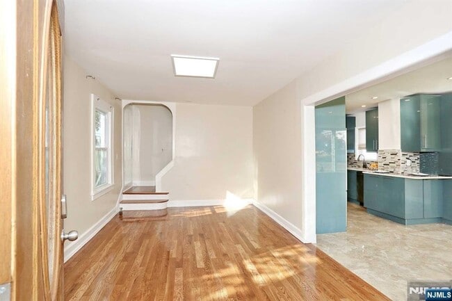 Foto del edificio - 7-09-9 Campbell Rd