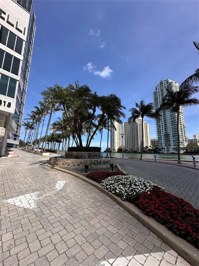 Building Photo - 325 S Biscayne Blvd