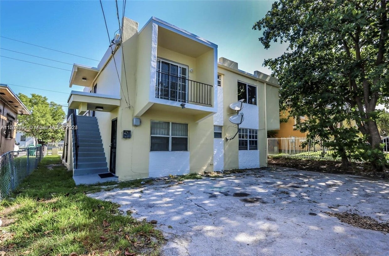2300 Superior St Unit 2, Opalocka, FL 33054 Room for Rent in Opa