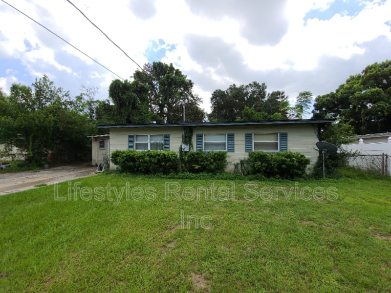 Primary Photo - 7052 King Arthur Rd N