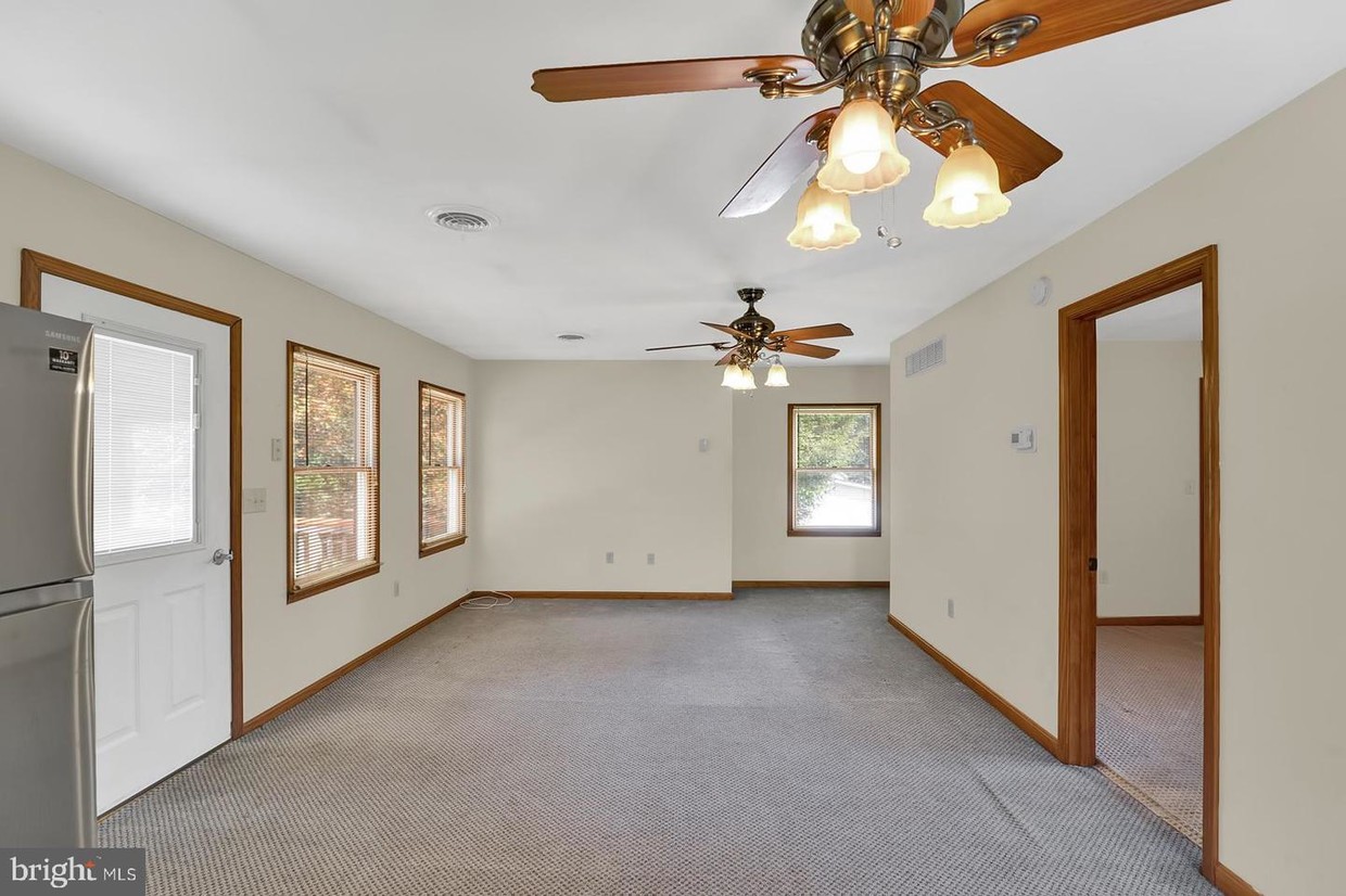 Primary Photo - 1049 Yoder Dr