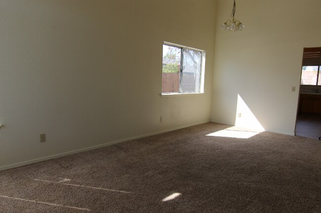 Building Photo - 183 Edgewater Ln