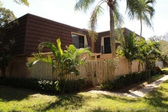 Building Photo - 716 7th Ln