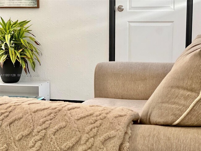 Building Photo - 2608 NW 26th St