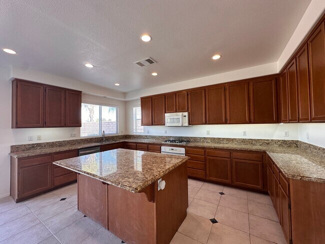 Building Photo - 23424 Caliente Springs Ave