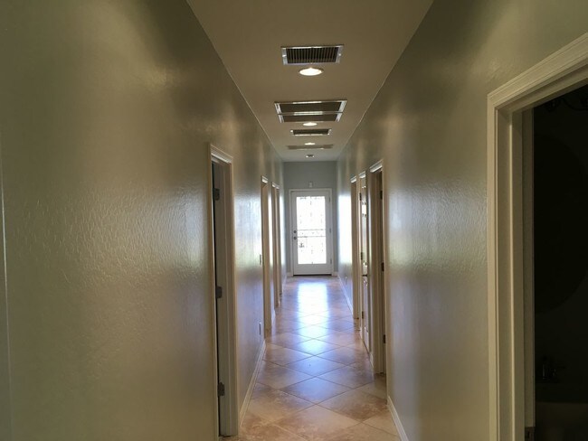 Building Photo - 236 E Pasadena Ave