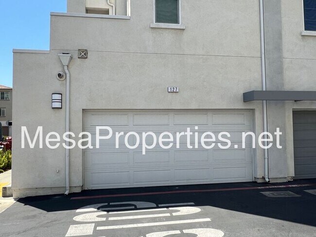 Building Photo - 127 Macintosh Way