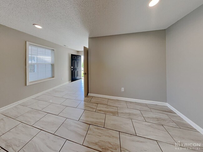 Building Photo - 12298 Wolf Run Rd