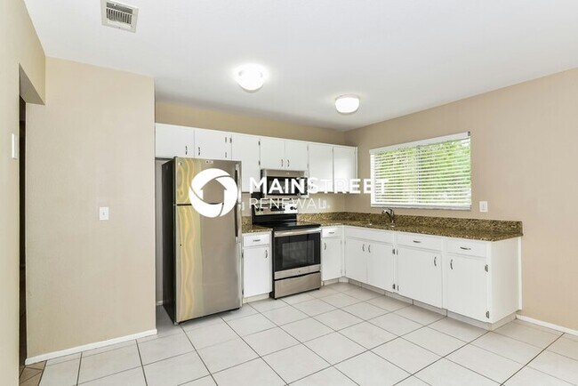 Foto del edificio - 3 Bedroom Pet-Friendly Home in North Port, FL with Main Street Renewal
