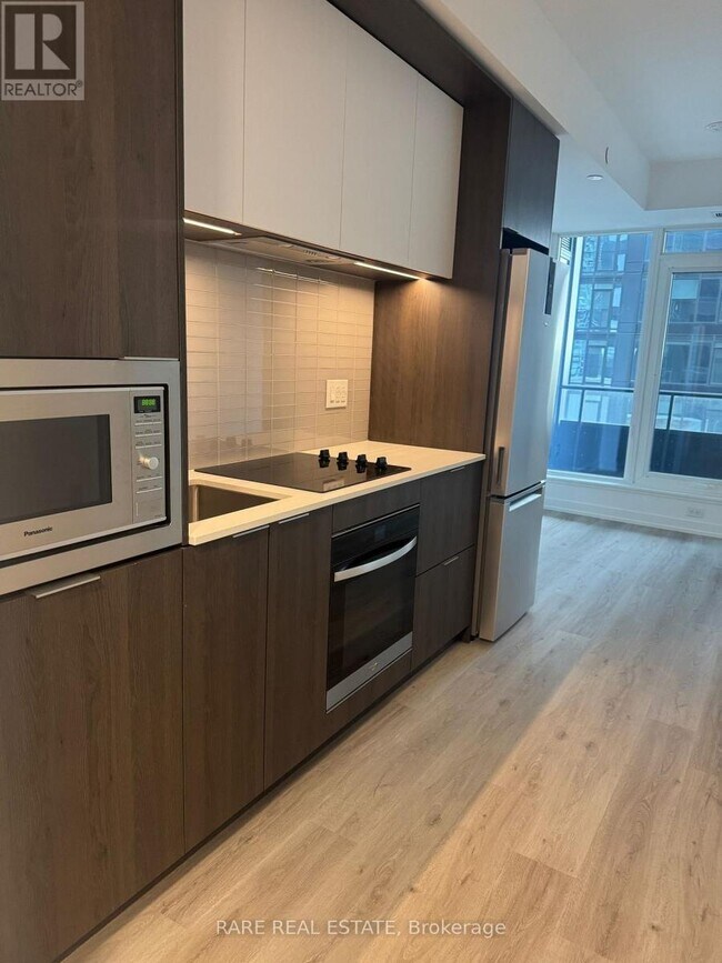 Photo du bâtiment - 395 Square One Dr