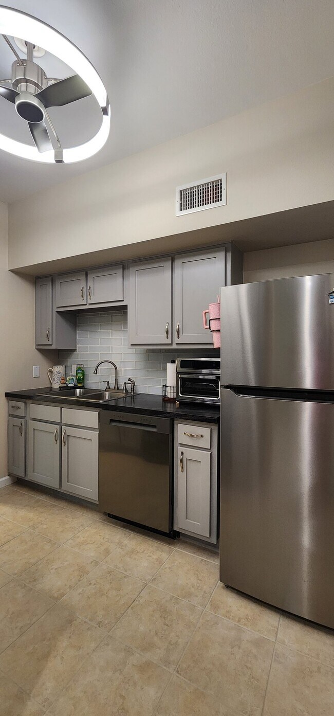 Foto del edificio - 1301 Canyon Creek Cir