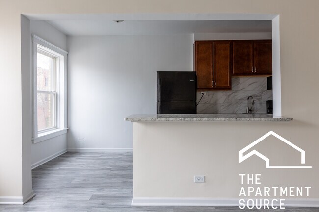 Foto del edificio - 2700 N Milwaukee Ave