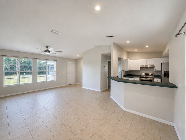 Foto del edificio - 5084 White Ave