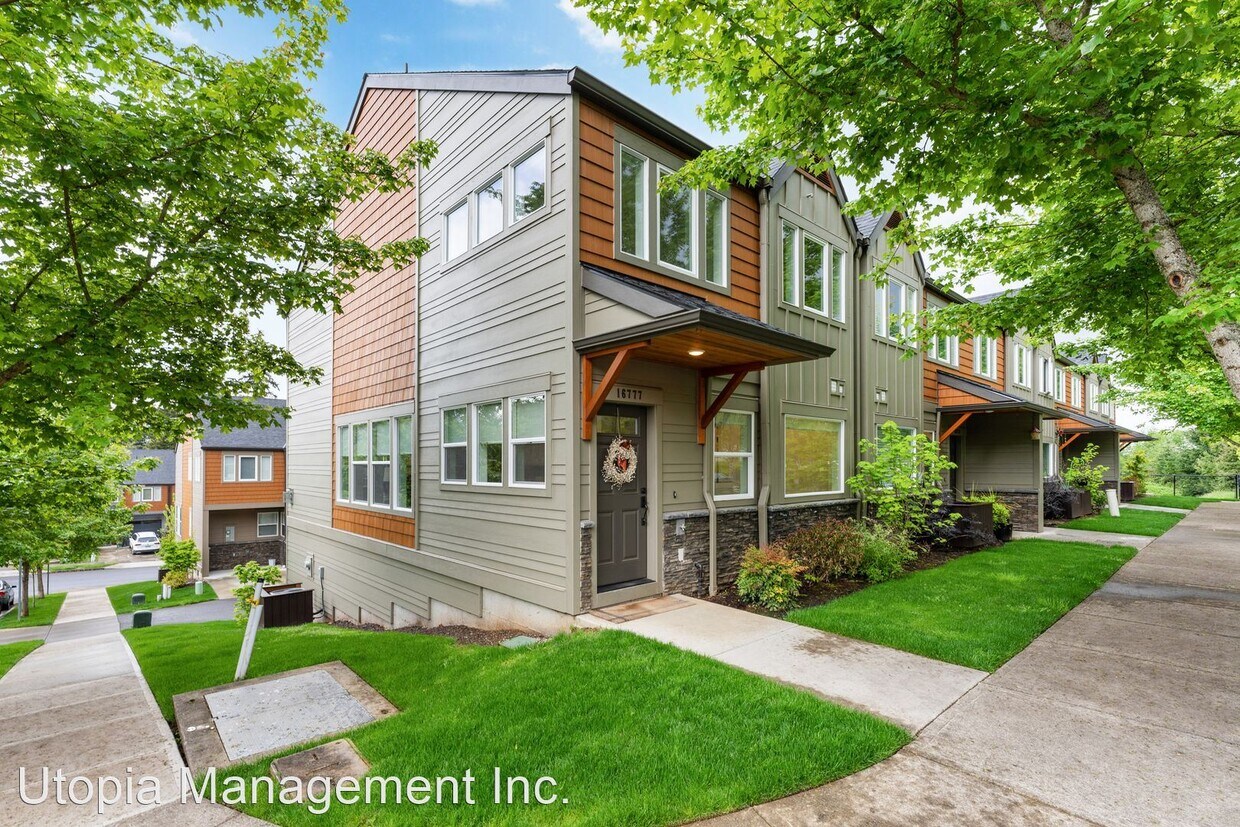 Primary Photo - 3 br, 2.5 bath House - 16777 Champion Way