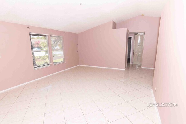 Building Photo - 10700 Kasmir Ct