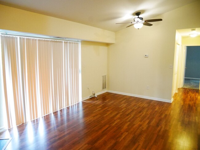 Building Photo - Roomy Two Bedroom Condo- Glen Burnie, MD