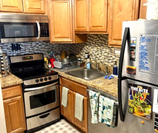 Building Photo - 1455 N Sandburg Terrace