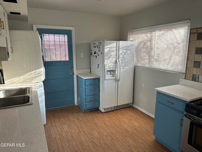 Building Photo - 1304 Mescalero Dr