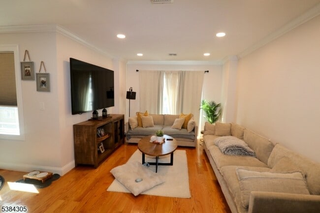 Foto del edificio - 349 Elm St