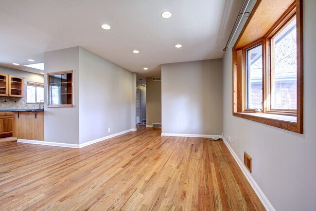 Building Photo - Conveniant Virginia Village location in De...